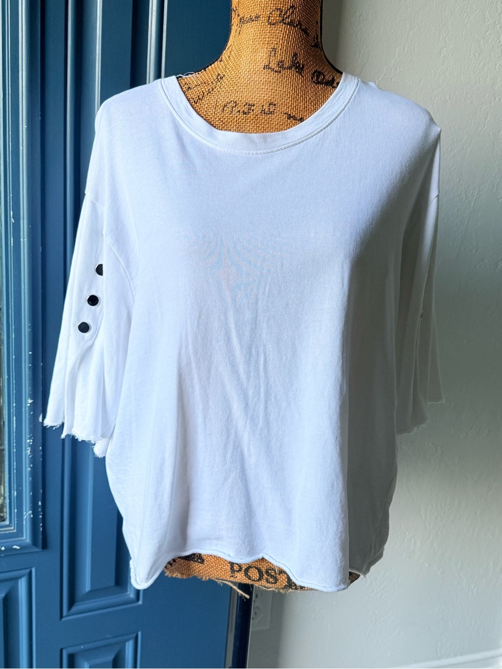 Zara White Short-Sleeve Crewneck Tee with Button Detail